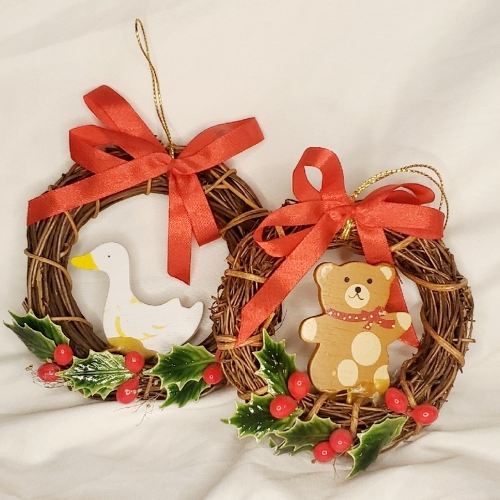 Vintage Christmas Country Ornaments Twig Wreath Berries Wooden Bear Duck 80s